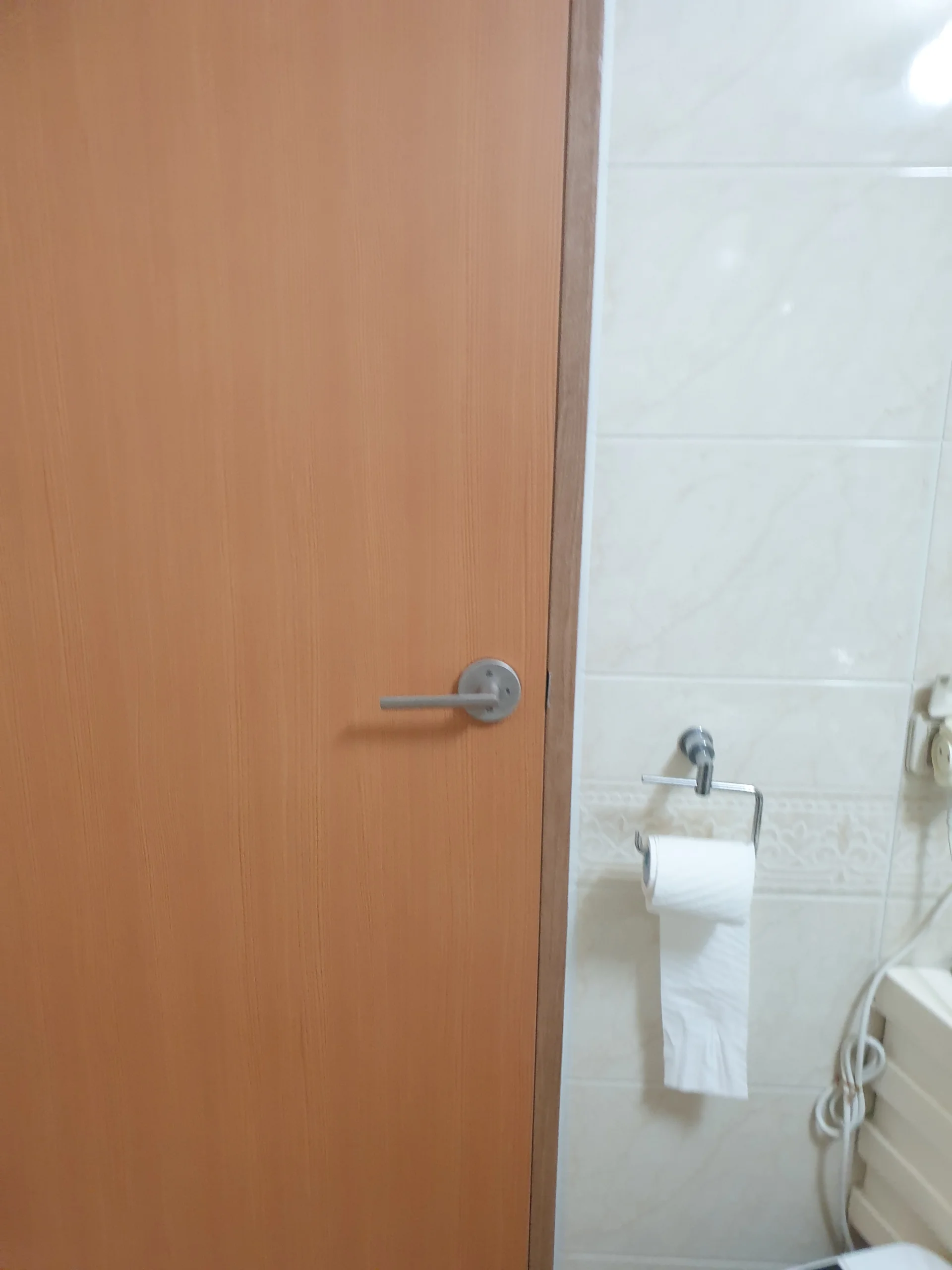 나무문 찍힘 보수 후