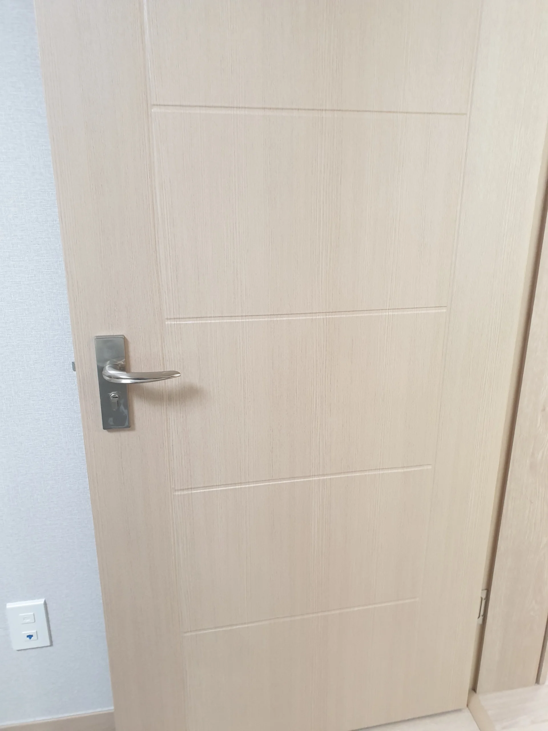 문 흠집 보수 후
